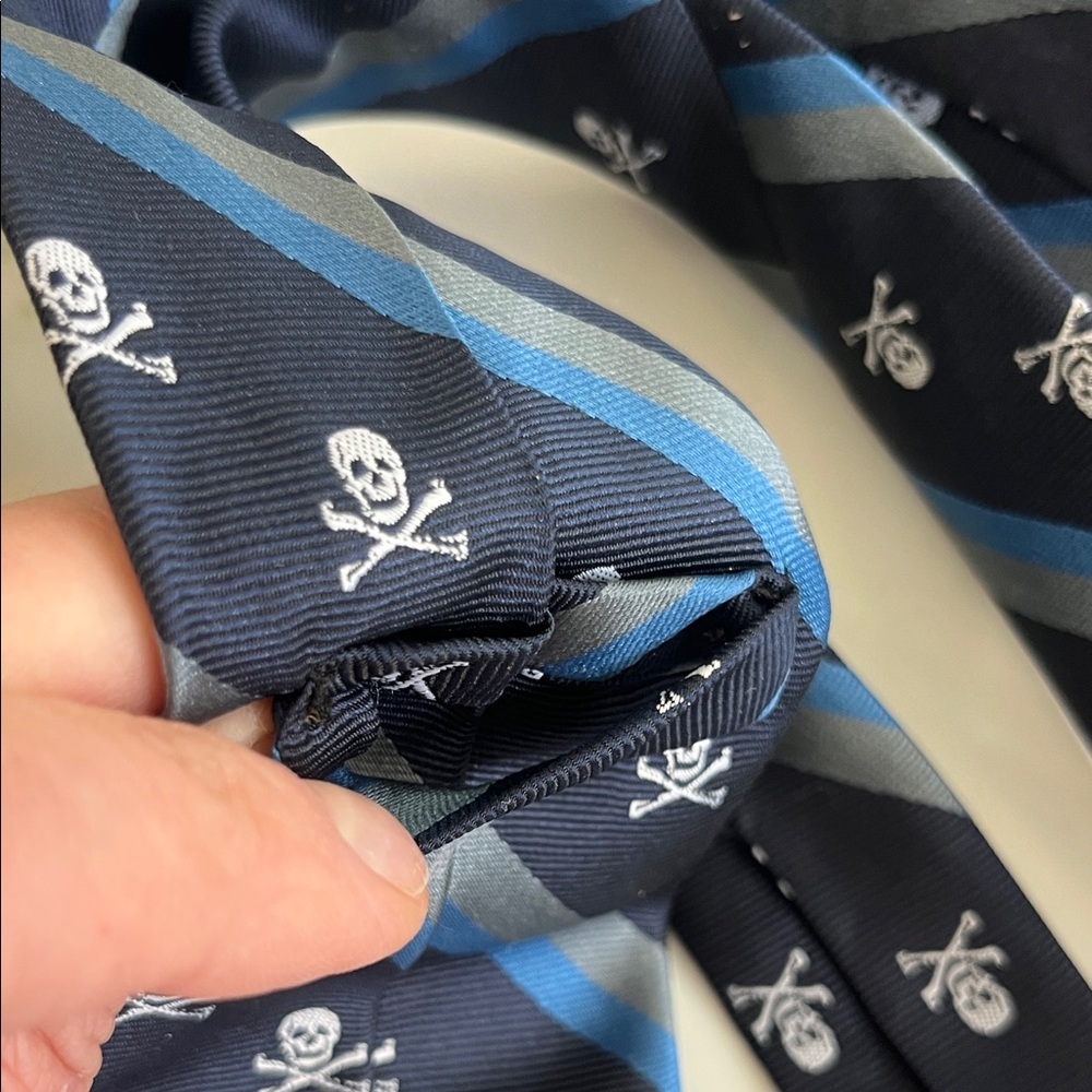 Old Navy Navy Blue and Gray Skull Stripe Youth Tie - Picture 6 of 7